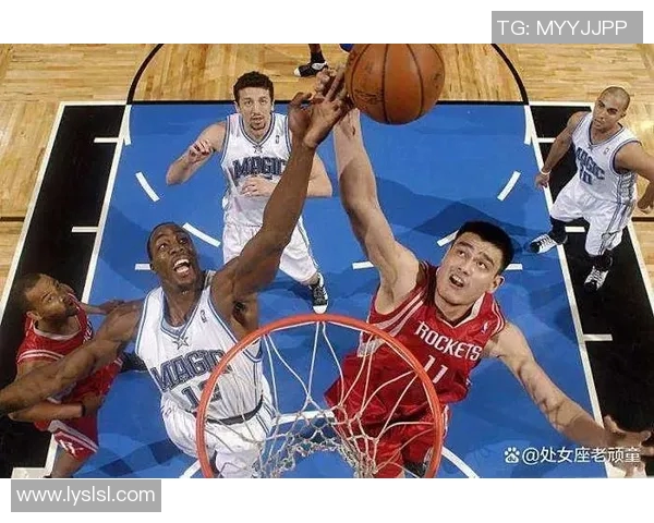 德怀特霍华德与姚明的巅峰对决:谁才是NBA历史最佳中锋之争的赢家 德怀特霍华德与姚明的巅峰对决:谁才是NBA历史最佳中锋之争的赢家