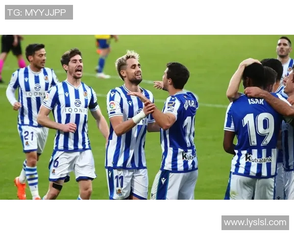 塞维利亚客场2-0完胜皇家社会，厄尔-南扎梅开二度领衔攻击组合