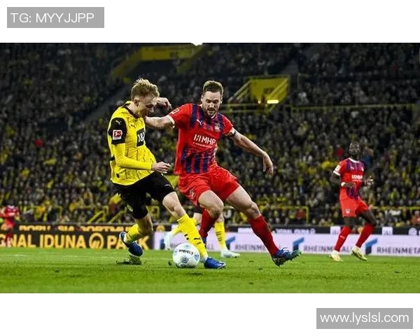 沙尔克04惨遭惨败，降级危机更加严重