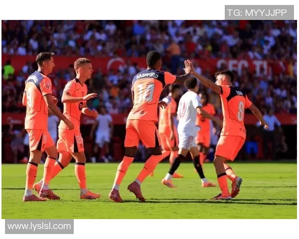 塞维利亚客场大胜，跻身西甲联赛前四：重返辉煌之路