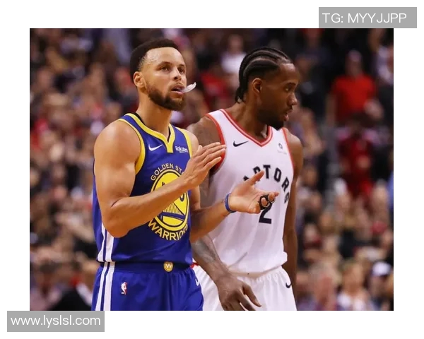 勇士与雷霆激战正酣2月25日精彩对决引发球迷热议 勇士与雷霆激战正酣2月25日精彩对决引发球迷热议