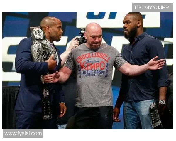 琼斯与科米尔的巅峰对决结果揭晓谁才是最终胜者